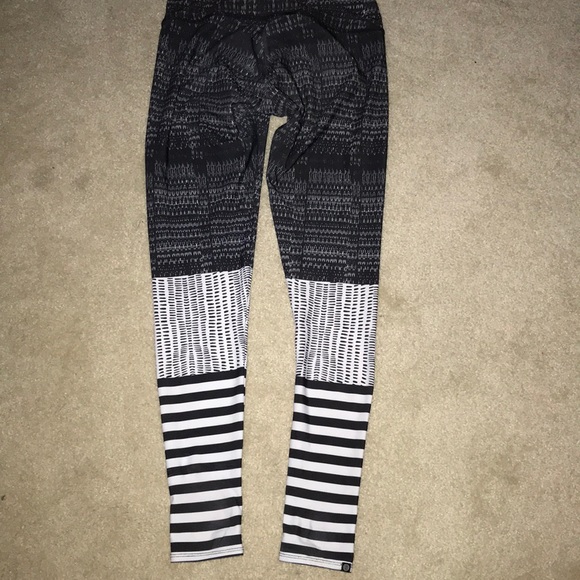 ONZIE black and white leggings - Picture 3 of 7